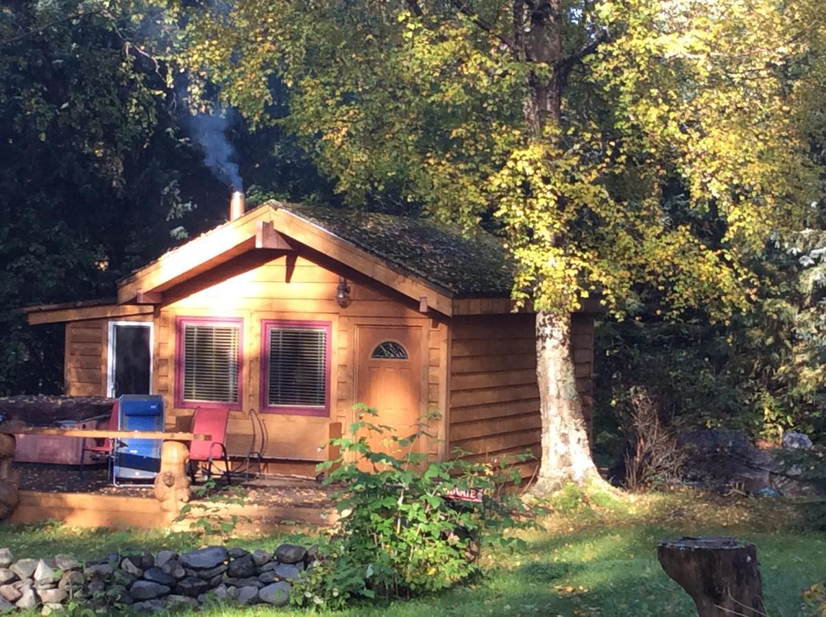 Bowman'S Bearcreek Lodge Hope Exterior photo